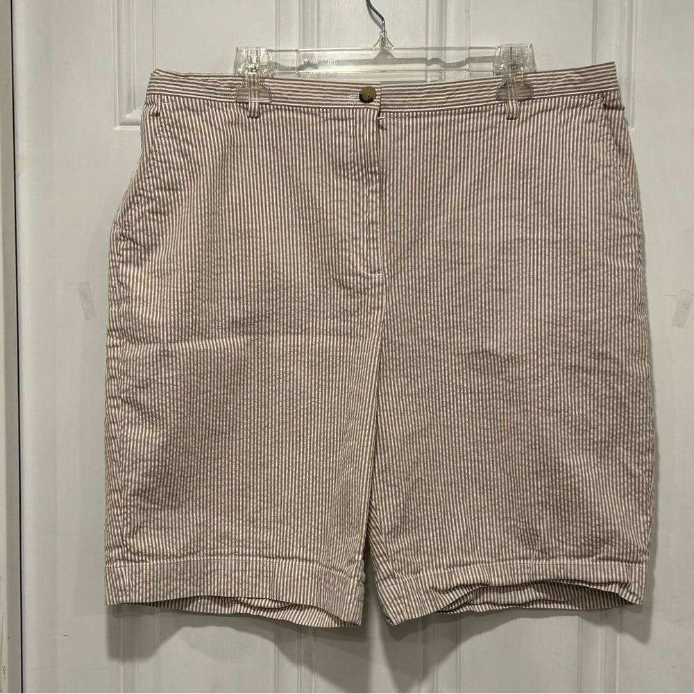 Lands’ End Shorts Women’s Size 18;Mid Rise Tan/White Seersucker Cotton Blend